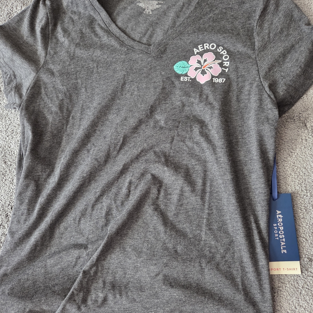 NWT Aeropostale Gray Crewneck Tee with Flower Logo Size L